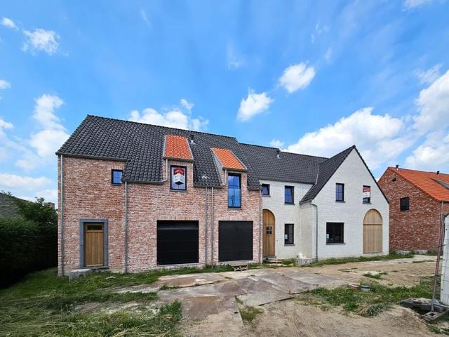 Woning te koop voor 585000 euro met 4 slaapkamers