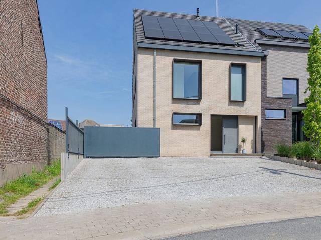 Woning te koop voor 589000 euro met 4 slaapkamers