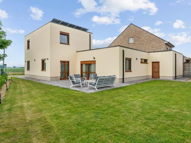 Woning te koop voor 649000 euro met 4 slaapkamers