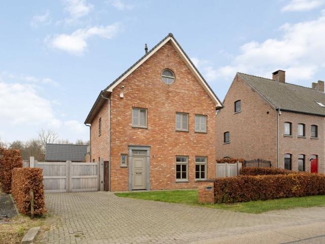 Woning te koop voor 849000 euro met 4 slaapkamers
