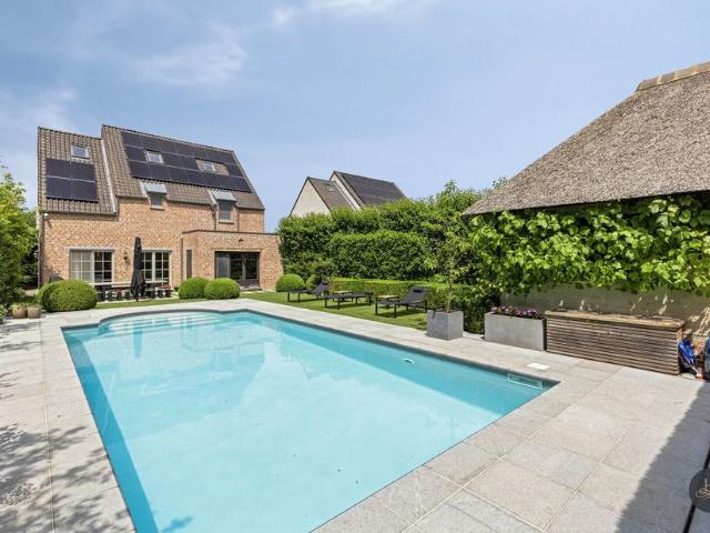 Woning te koop voor 898000 euro met 4 slaapkamers