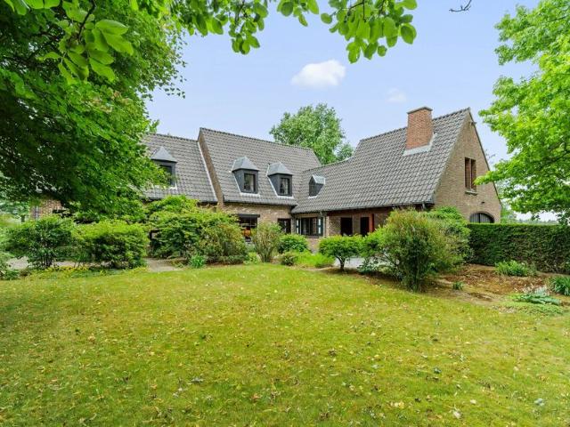 Woning te koop voor 995000 euro met 4 slaapkamers