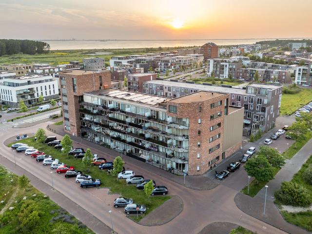 Woning te koop: Beneluxlaan 784 1 DA Almere Vastgoed Nederland