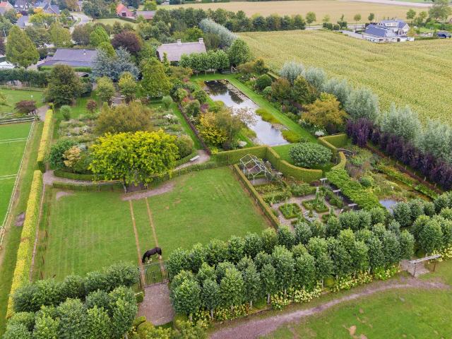 Woning te koop: Bovenstraat 63 4741TP Hoeven Vastgoed Nederland