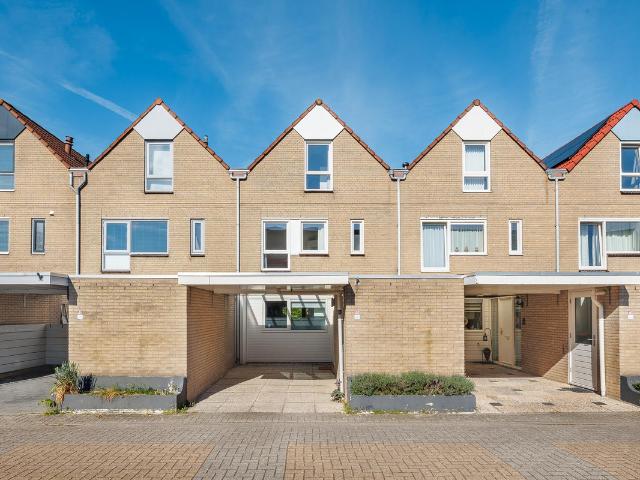 Woning te koop: Karveel 45 10 8 VA Lelystad Vastgoed Nederland