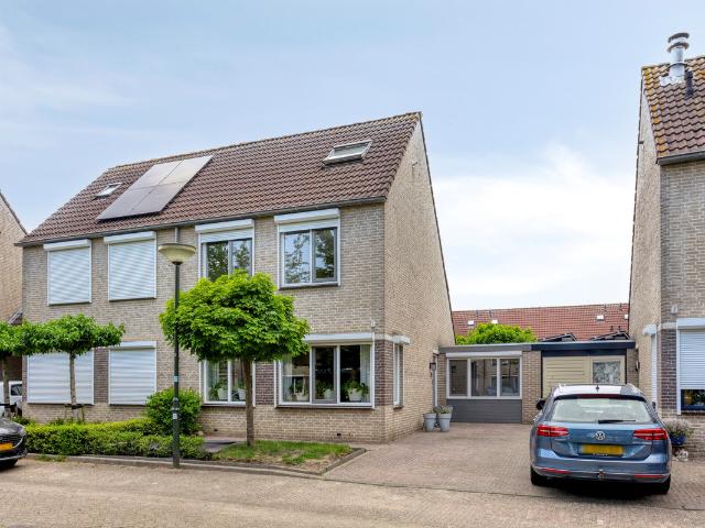 Woning te koop: Langewerf 15 4273XS Hank Vastgoed Nederland