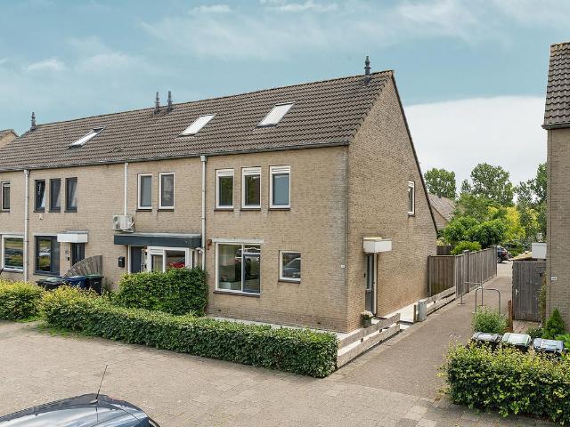 Woning te koop: Lotusbloemweg 110 1 ZE Almere Vastgoed Nederland