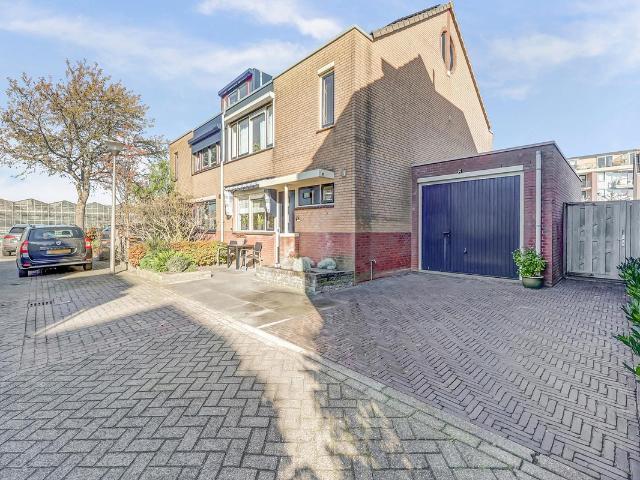 Woning te koop: Mantelmeeuw 14 2678XN De Lier Vastgoed Nederland