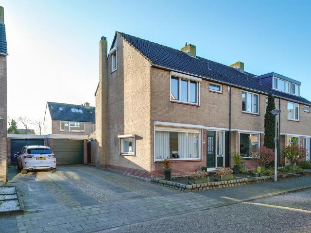 Woning te koop: Ribesstraat 6 3297BP Puttershoek Vastgoed Nederland
