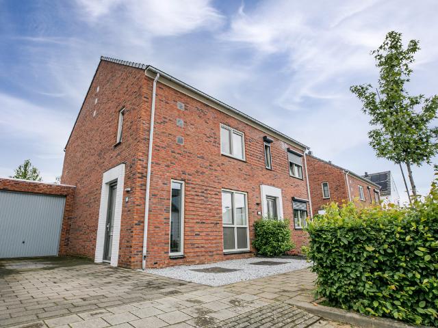 Woning te koop: Schoolpad 98 6045AT Roermond Vastgoed Nederland