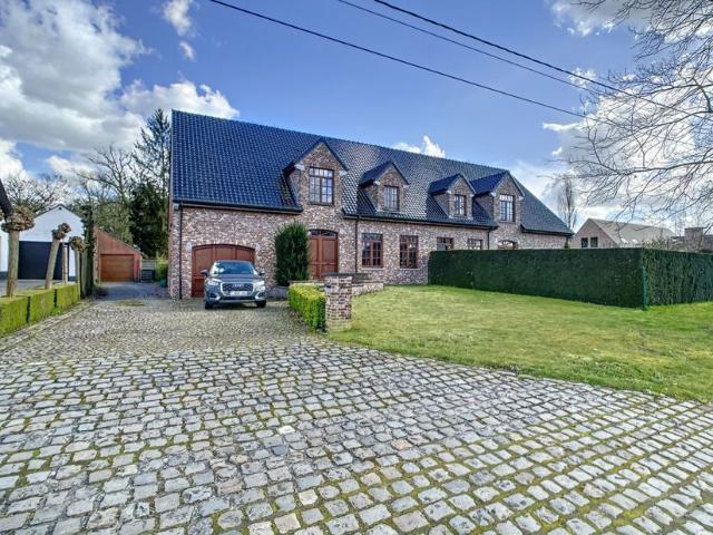 Woning te huur voor 1100 euro met 4 slaapkamers