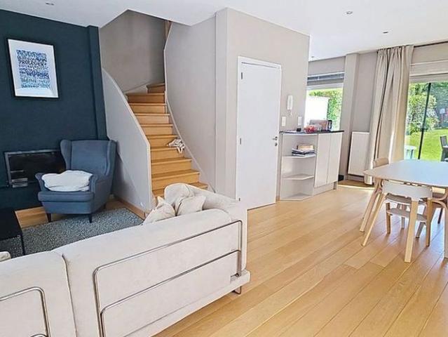 Woning te huur in Ukkel voor € 2.400 met 3 slaapkamers