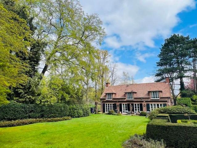 Woning te huur in Wezembeek Oppem voor € 4.800 met 4 slaapkamers