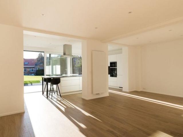 Woning te huur in Wezembeek Oppem voor € 2.500 met 4 slaapkamers