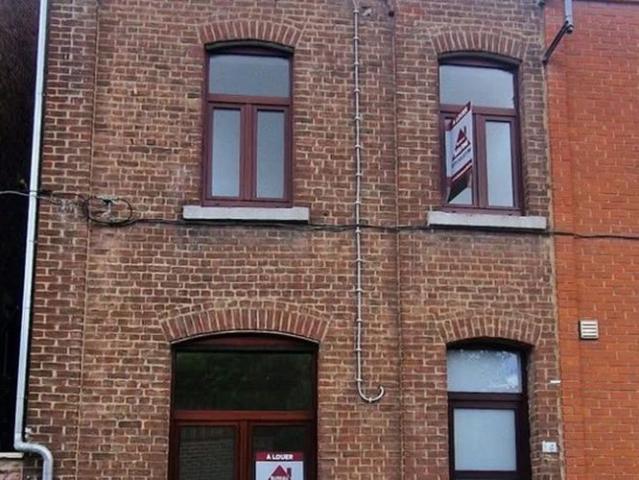 Woning te huur in Forchies la Marche voor € 900 met 3 slaapkamers