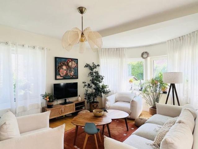 Woning te huur in Kraainem voor € 3.200 met 4 slaapkamers