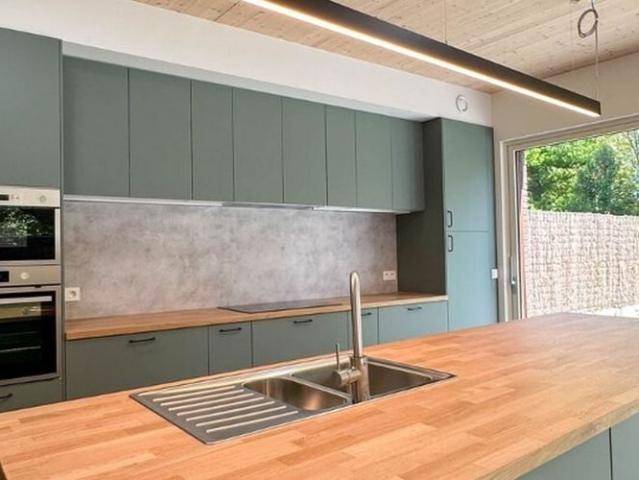 Woning te huur in Mariakerke voor € 2.560 met 6 slaapkamers