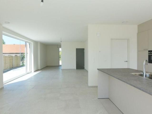 Woning te huur in Neeroeteren voor € 1.700 met 3 slaapkamers