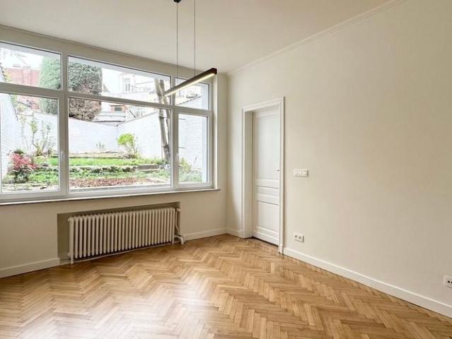Woning te huur in Schaarbeek voor € 3.500 met 5 slaapkamers