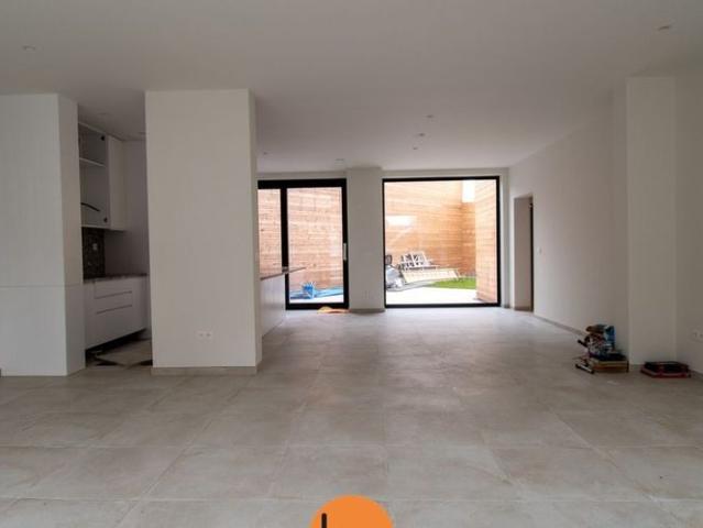 Woning te huur in Sint Eloois Winkel voor € 1.700 met 8 slaapkamers
