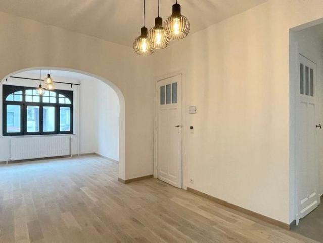 Woning te huur in Sint Pieters Woluwe voor € 2.600 met 4 slaapkamers