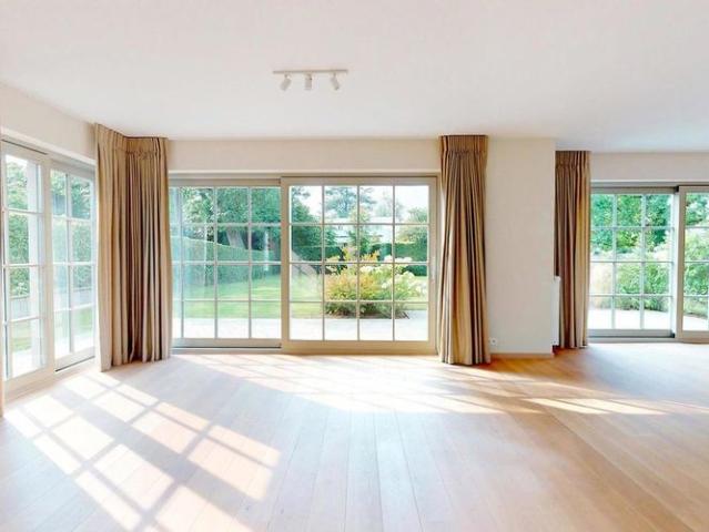 Woning te huur in Sint Pieters Woluwe voor € 5.800 met 5 slaapkamers