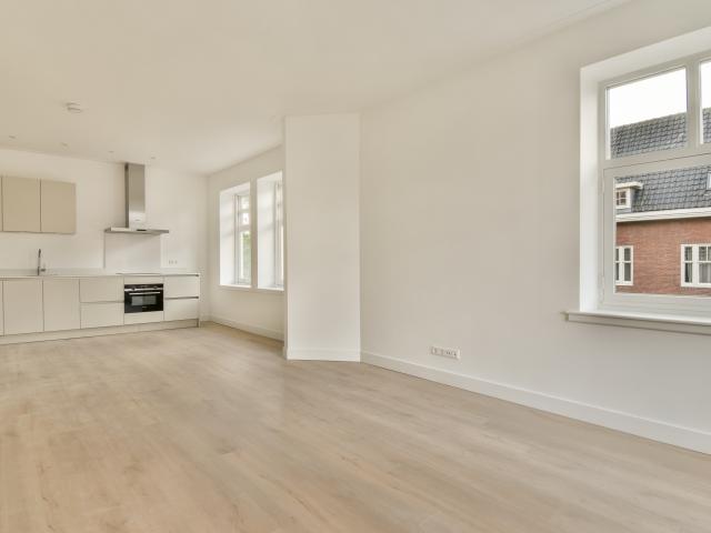 Woning te huur: Maasstraat 83 3 1078HG Amsterdam