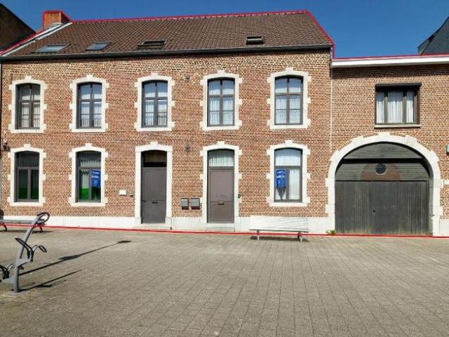 WONINGEN MET KANTOORRUIMTE EN HANDELSGEDEELTE