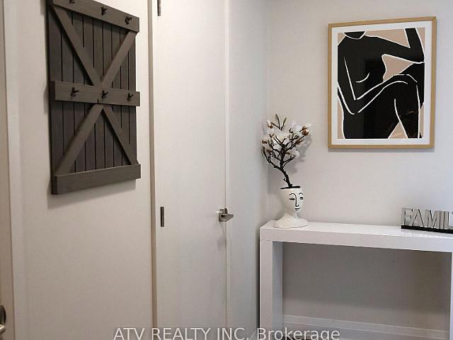 Woodbridge 2br Condo Modern & Bright! 2ft Ceilings, Terrace