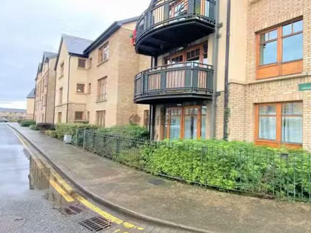 Woodbrook Crescent, Castleknock, Dublin 15 is for rent