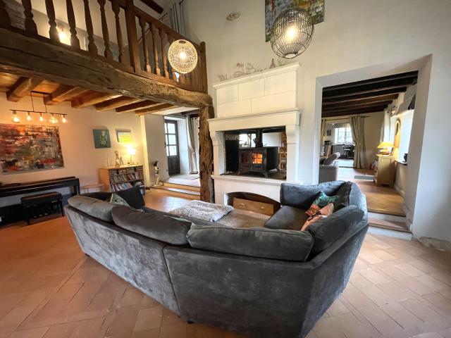 Woodland Edge 4/5 Bedroom Home with Stunning Views, Pool & Exceptional Privacy