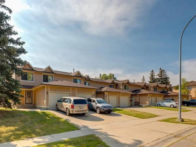 Woodlands Townhomes 3 Bedroom Home for Rent at 2525 Woodbine Square, Calgary, AB T2W 4N4 Woodbine