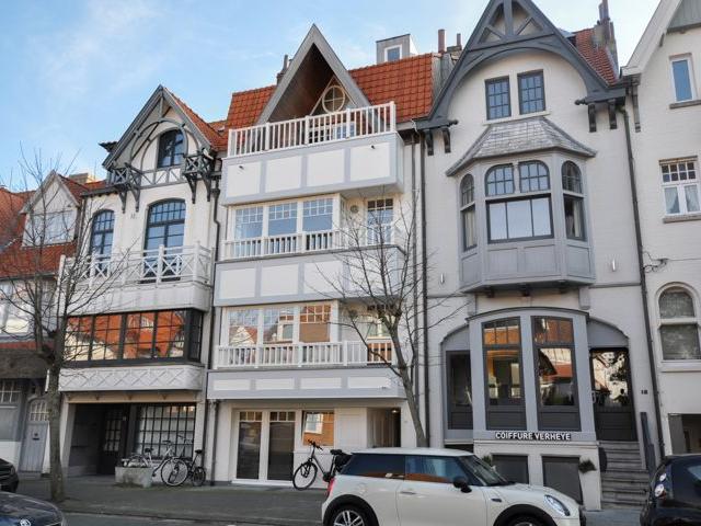 Woonappartement met open zicht en garage, centrum Knokke!