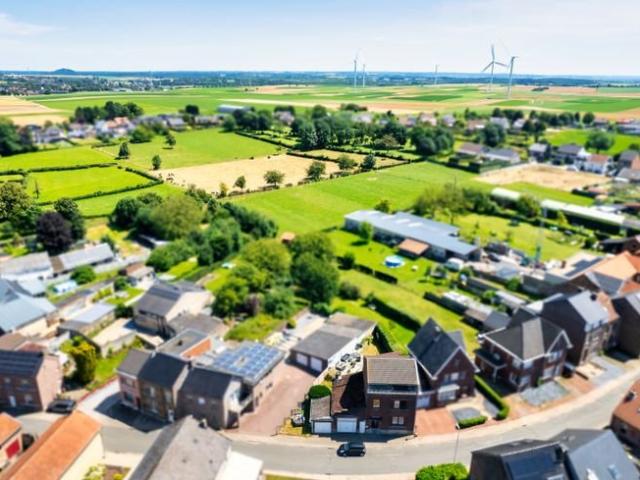 Woonhuis met 3 slaapk, tuin en garage