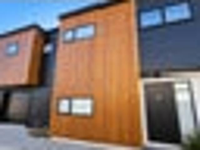 Woburn, 3 bedrooms, $850 pw