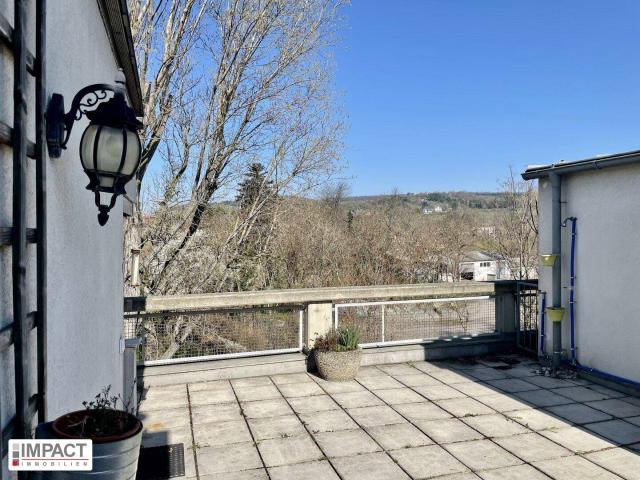 WOHLFÜHL OASE! Uneinsehbare, ganztägig sonnige Dachterrasse! Traumhafter Grün /Fernblick! Offener, moderner Grundriss!