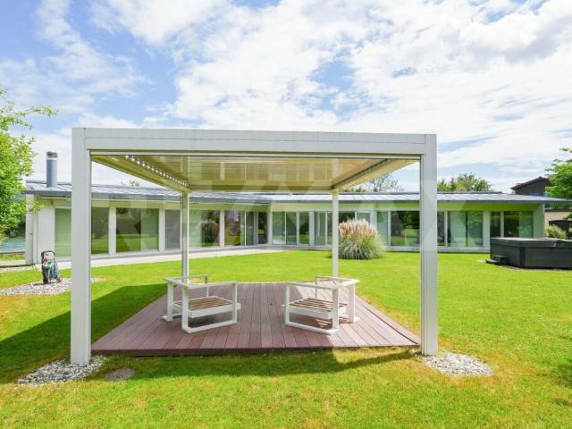 Wohlfühloase am Rhein: Grosszügiger Bungalow für Geniesser