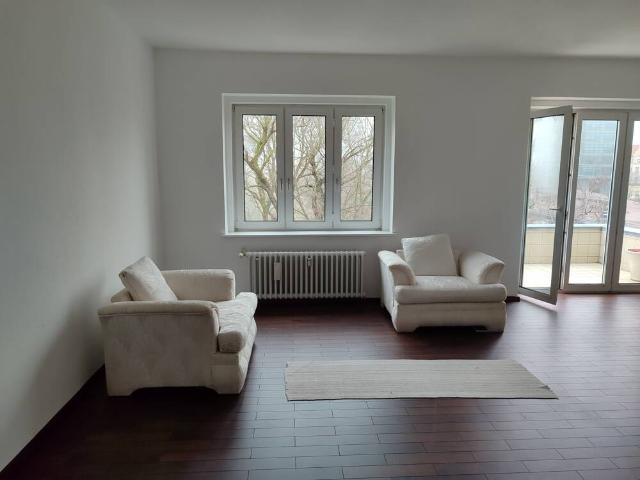 Wohlfühloase mit Blick auf den Halensee! 101 m² mit 3 4Zimmern und Balkon direkt am Kurfürstendamm!