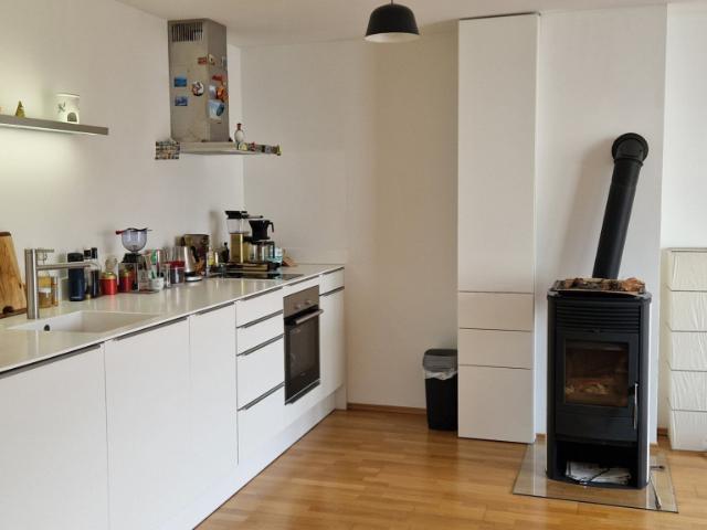 Wohlfühloase im dachgeschoss mit terrasse, pelletszentralheizung+holzofen+sauna im badezimmer!
