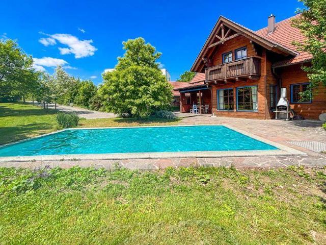 Wohlfühlhaus mit Pool & grüner Oase!