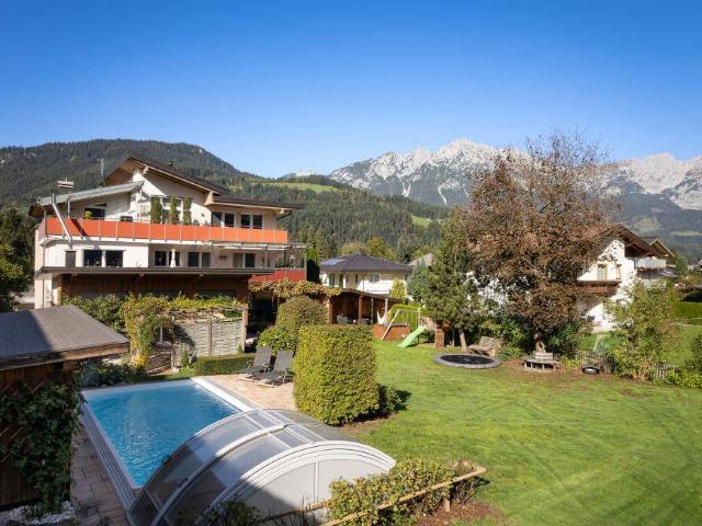 Wohn & Geschäftshaus mit Pool in ruhiger Panoramalage