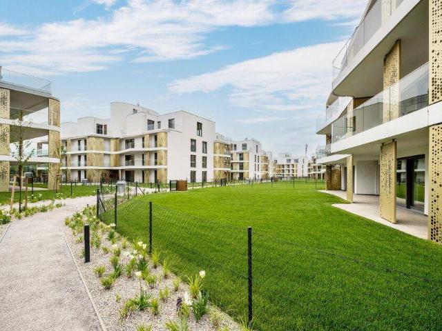 Wohn T raum am Wasser: Luxuriöse 3 Zimmer Wohnung mit malerischem Blick