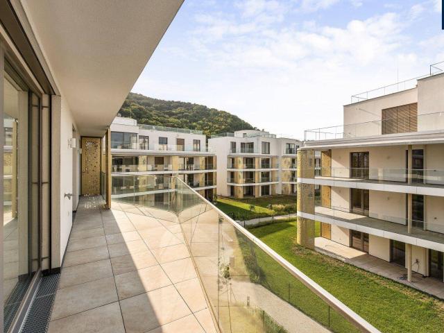 Wohn T raum am Wasser: Luxuriöse 3 Zimmer Wohnung mit malerischem Blick