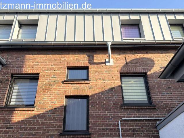 Wohn und Geschäftshaus mit 7 Wohneinheiten, 1 Gewerbeeinheit, 1 große und 1 kleine Halle in Zentrumnähe von Lechenich zu verkaufen