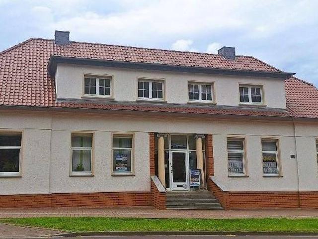 Wohn und Geschäftshaus mit 3 Wohneinheiten, 1 Gewerbeeinheit und ein großes Baugrundstück