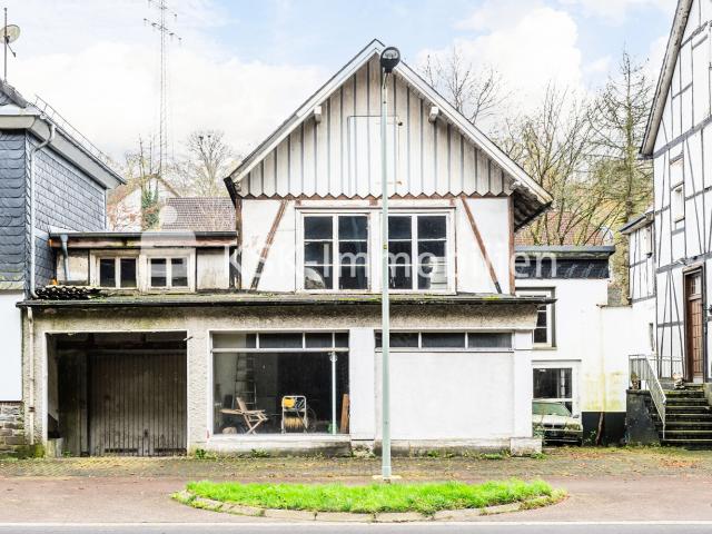Wohn und Geschäftshaus mit Werkstatt und Lagergebäude
