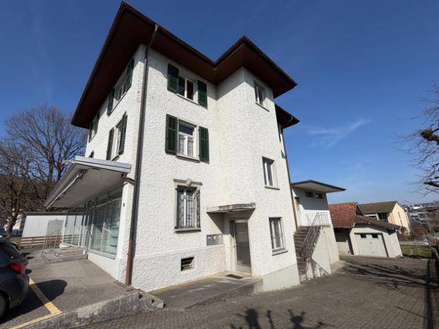 Wohn und Geschäftshaus mit Baulandreserve in Strengelbach