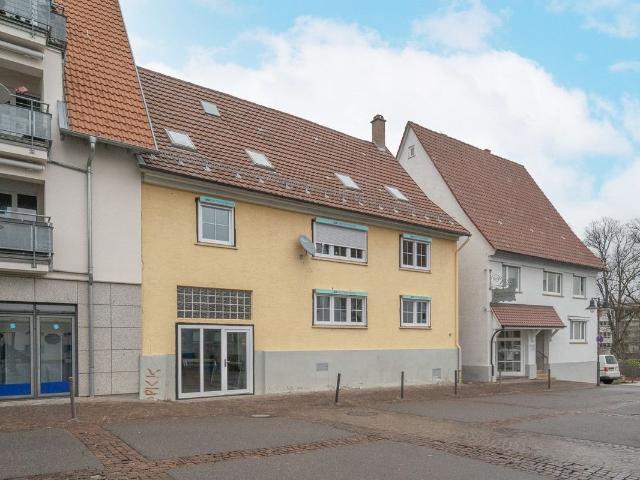 Wohn / und Geschäftshaus mit einer Baugenehmigung für eine Erweiterung mit einer Tiefgarage