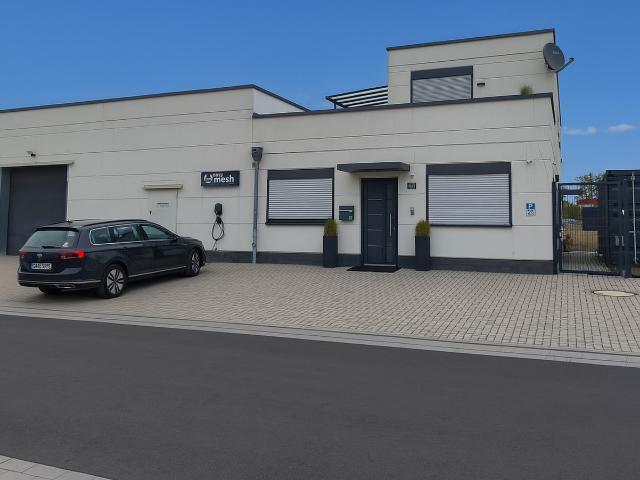 Wohn und Geschäftshaus mit Halle, Büros, Wohnung, Garten 507qm