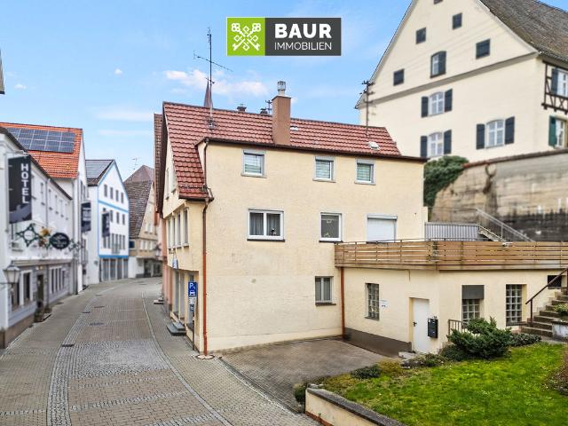 2 Wohnungen + 1 Gewerbeeinheit im Herzen der Altstadt von Ehingen 2 Einheiten sofort bezugsfrei!